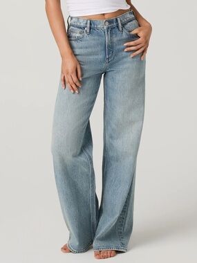 Vuori Wide-Leg Light Wash Jeans Size 30 NWT